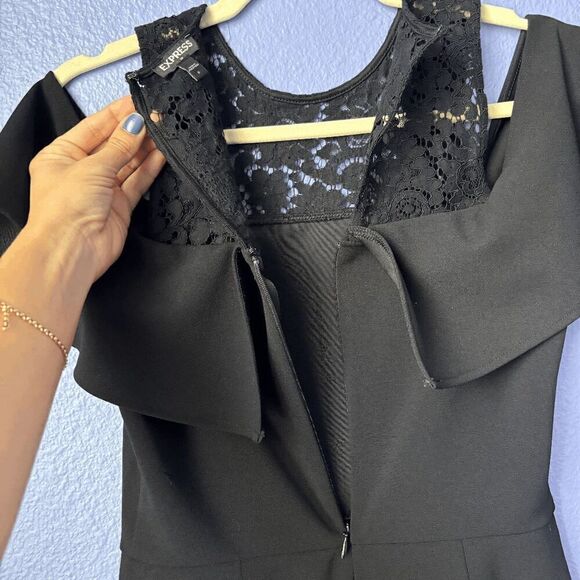 Women's Express Romper Off Shoulder Black Lace Neckline Shorts Size 6 Back Zip - Picture 3 of 7